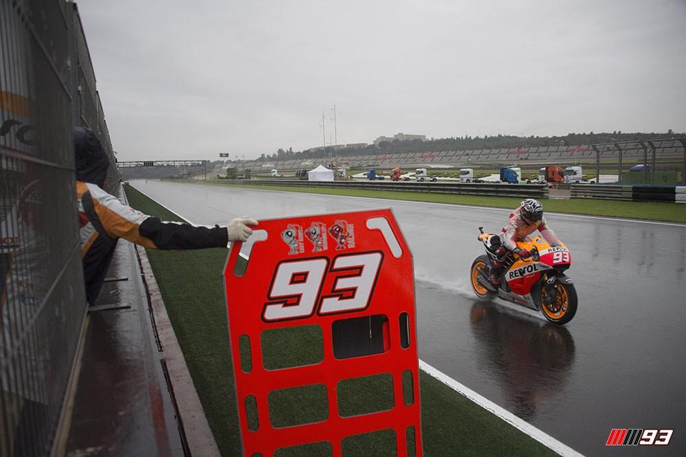 marcmarquez93's tweet photo. Poco trabajo en la pista por culpa de la lluvia! / Not so busy today thanks to ☔️ http://t.co/Q1LX5g2AUn