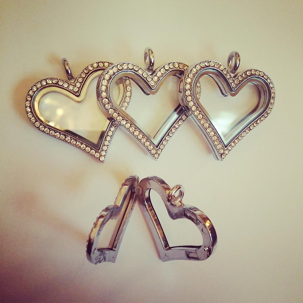 PopItInALocket's tweet image. #womaninbiz #wineoclock #grow2gether #wedding #christmas #giftideas #jewelry #livinglockets