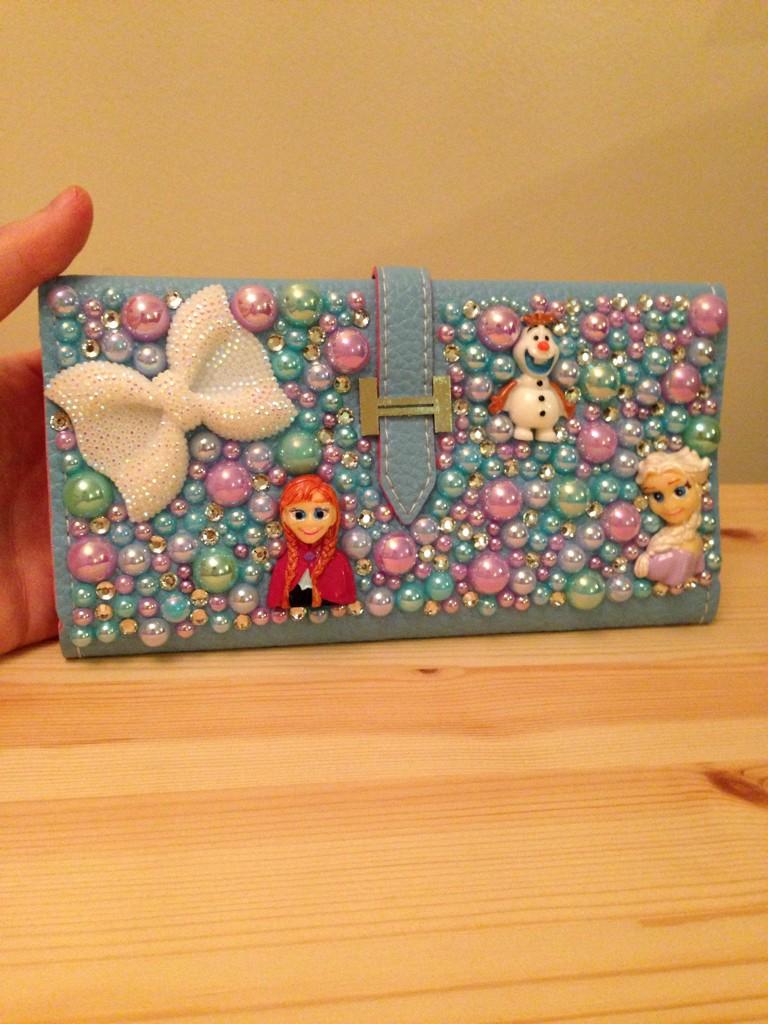 bird_quirky's tweet image. Frozen theme clutch purse £17.99 free postage! DM to order! #wineoclock #womaninbiz