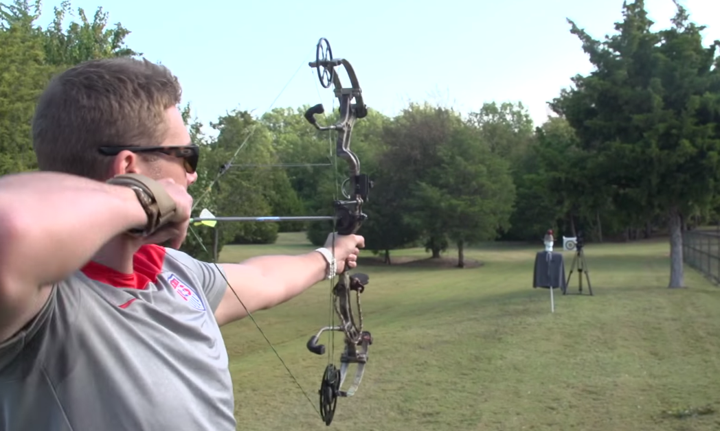 BleacherReport's tweet photo. VIDEO: Dude Perfect is back with some amazing archery trick shots http://t.co/INexzEVplq http://t.co/qoKfZcWWH8