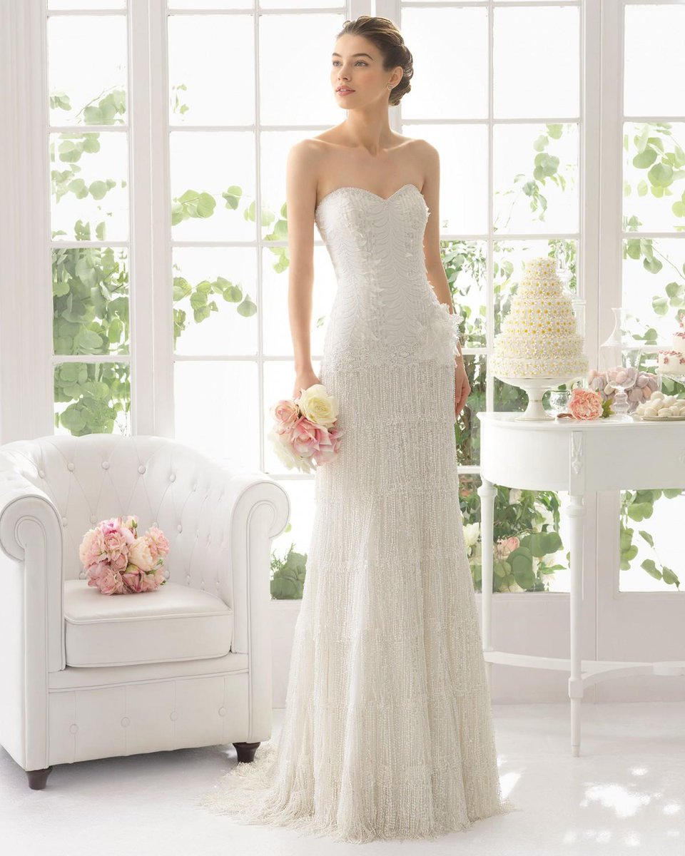 Coup de <3 pour la #robe à #frange Adriana de <a href="/AireBarcelona/">Aire Barcelona</a> : vive le romantisme ! #mariée mariageetrobe.fr/robes-de-marie…