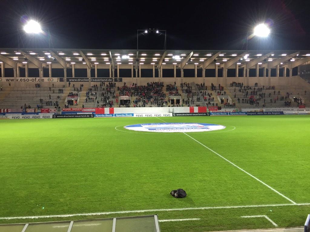 zimmmori's tweet photo. Endlich Fußball. 4.Liga. Emotionen. Hurra, von #Offebach am Maa. #OFC #Kickers @NadjaRitzert @OFC_Kickers http://t.co/DT9RqzAGdZ
