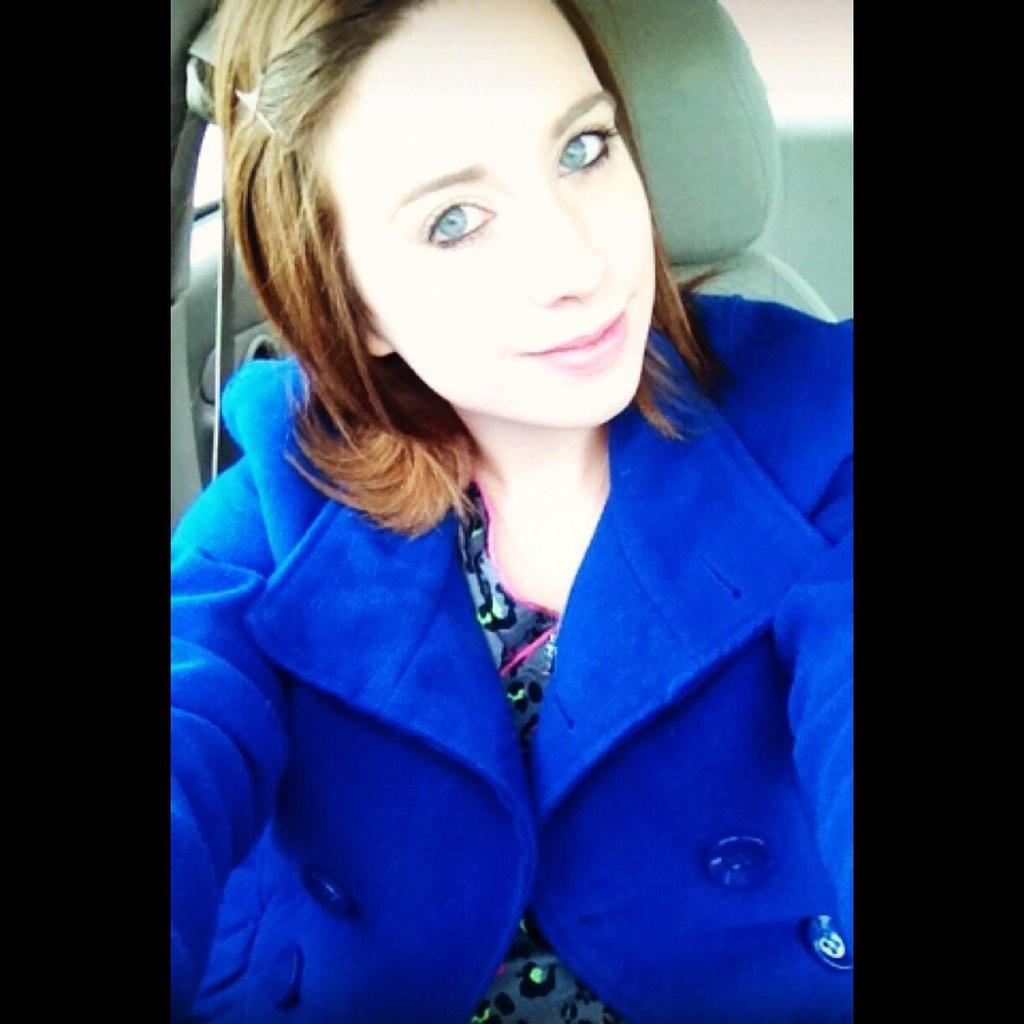 morgiemayy's tweet photo. Blue just speaks to me. #selfie #blue #peacoat #favoritecolor #tardisblue #smile #waitingforwork http://t.co/qKH5ENSuoa