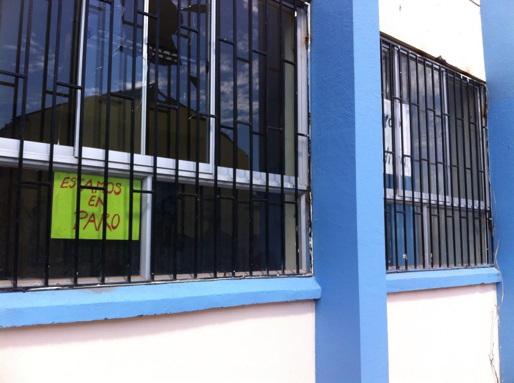 Marxibonver's tweet photo. Liceo Diego portales Coquimbo ya en paro #FueraGajardo #ParoDocente http://t.co/J5mn4rDcp7
