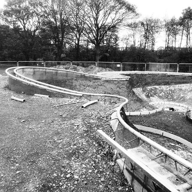 MaverickSkate's tweet photo. Bowl progress in Dunstable #maverickskateparks #bowl #buildmoreskateparks #BMX #skateboarding #dunstableskatepark http://t.co/VSfvIehijA