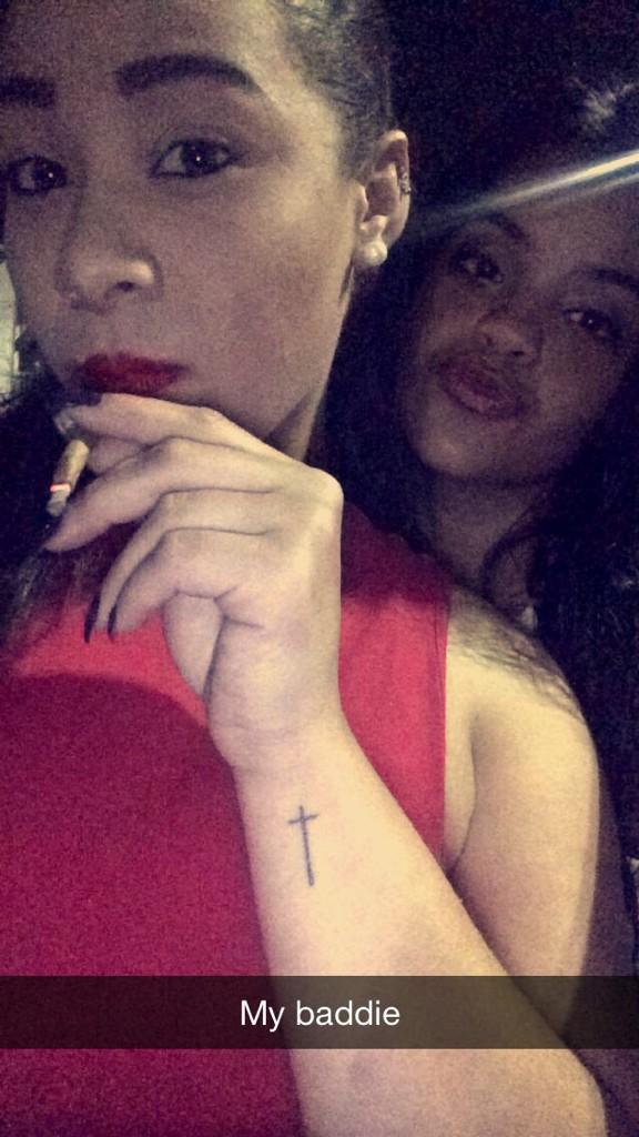butterpecanx's tweet photo. “@DJZeeti: twitpic a selfie if you #TeamPrettyPotheads cc @BossFid” #rp http://t.co/zTcBuJUgeD