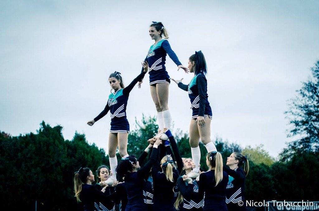 TealsCheers's tweet photo. Partita 9/11/14 @MiranoRugby 💙 #cheer #cheerleading #goteals #tealscheerleaders http://t.co/XbgnT6MJcV