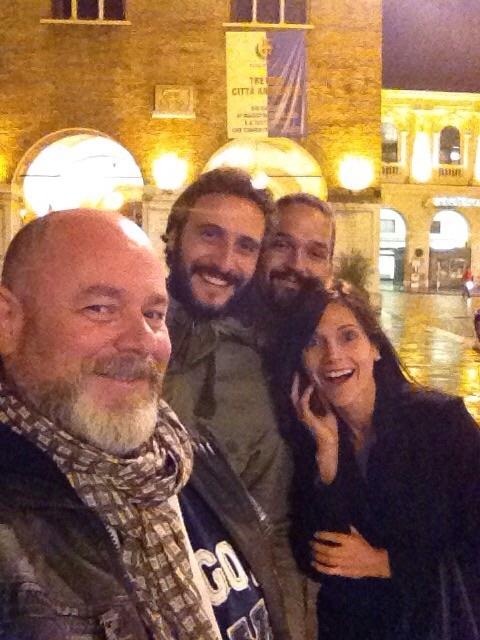 JgorBarbazza's tweet photo. Serata trevisana tra amici.. http://t.co/j34sWYajf3