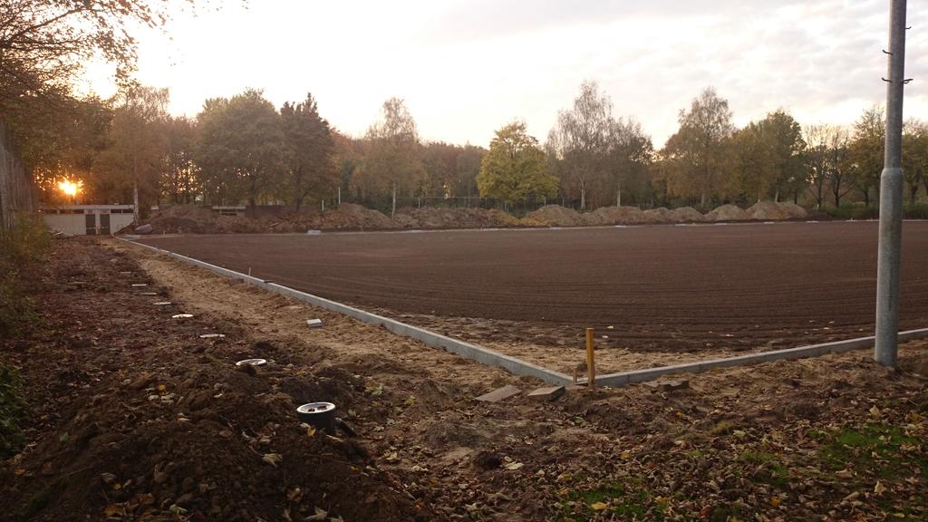 Contouren van het kunstgras worden al een beetje zichtbaar. Dankzij sponsors en leden binnenkort een eigen veld!