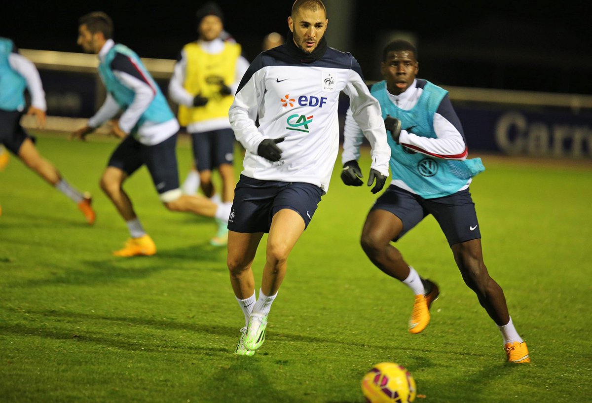 Benzema's tweet photo. Content de retrouver l'@equipedefrance !!! #FRAALB #allezlesbleus http://t.co/Xd4N3jgDrM
