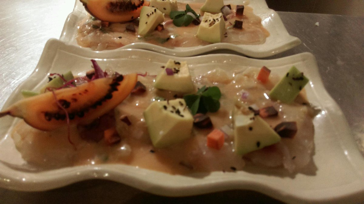 CalaguaEloy's tweet photo. La gastronomia peruana  Y el pisco se vuelven Cada vez  mas favoritos  en Paris ! http://t.co/ffhgunbovE
