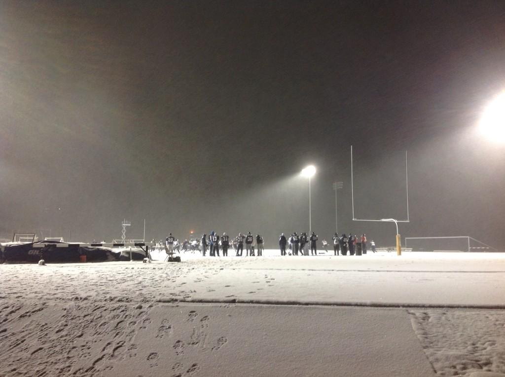MattMakens's tweet photo. Mines football team still pushing the limit despite the cold and snow! @DenverChannel @MinesFootball http://t.co/qUxyGlvi1H
