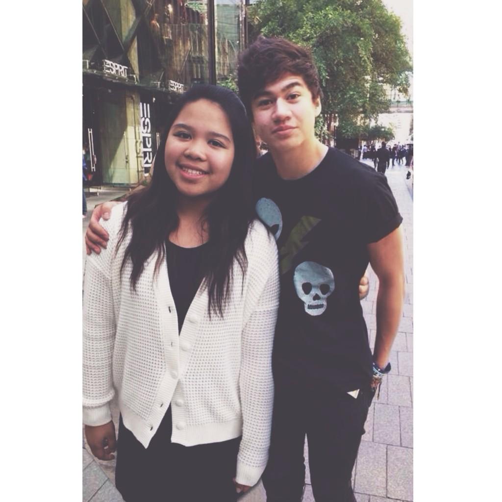 mae_maaaee's tweet photo. I remember when I met @Calum5SOS @amanndabriones #5SAUSE Best day everπππ http://t.co/NHdh2j7G1J