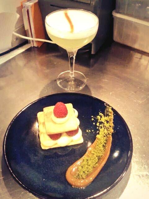 CalaguaEloy's tweet photo. Pisco sour y postre Perú http://t.co/UWcCeNHd7r