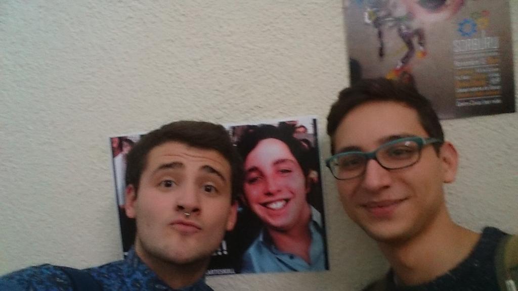 SergiMaju's tweet photo. Así nos entretenemos en la escuela.. @LuisUpsetWhore http://t.co/VovwVPNOUx