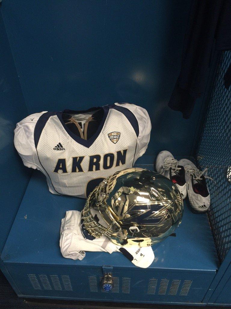 .<a href="/ZipsFB/">Akron Football</a> will be wearing all white with gold chrome helmets tonight on <a href="/ESPNU/">ESPNU</a> (h/t <a href="/ZipsEquipment/">Akron Zips Equipment</a>) #ZipsGameday