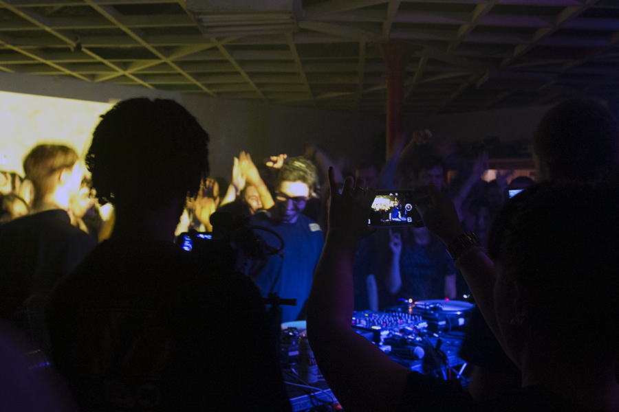 boilerroomtv's tweet photo. an apparition thru the crowd of @RohanRandomer being rly fucking good at 10 years of @perctrax http://t.co/xGUbAaglsL http://t.co/mImaV8WZAn