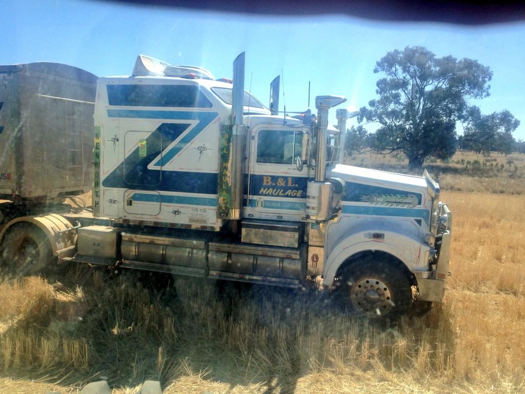 jmskinner86's tweet photo. A few random #harvest14 pics #trucking http://t.co/Ol1xqf1e7T