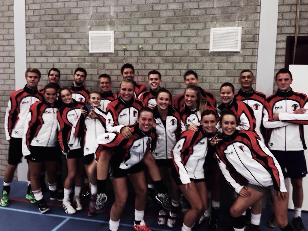 KVTOP1's tweet photo. Gestoken in een nieuw jasje, klaar voor het nieuwe Leagueseizoen! http://t.co/08Y4v1ARfE