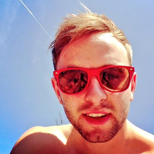desmondcure321's tweet photo. Sex on the beach anyone? #SandInMyForeskin http://t.co/xsZazFrZyM