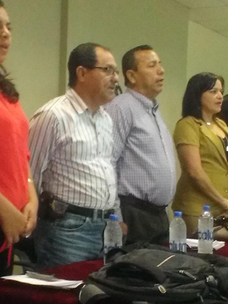 isladebejucal's tweet photo. Ing. Carlos Moyano delegado Cpccs. Junto nuestro presidente entonando el himno Nacional. http://t.co/XF514f129C
