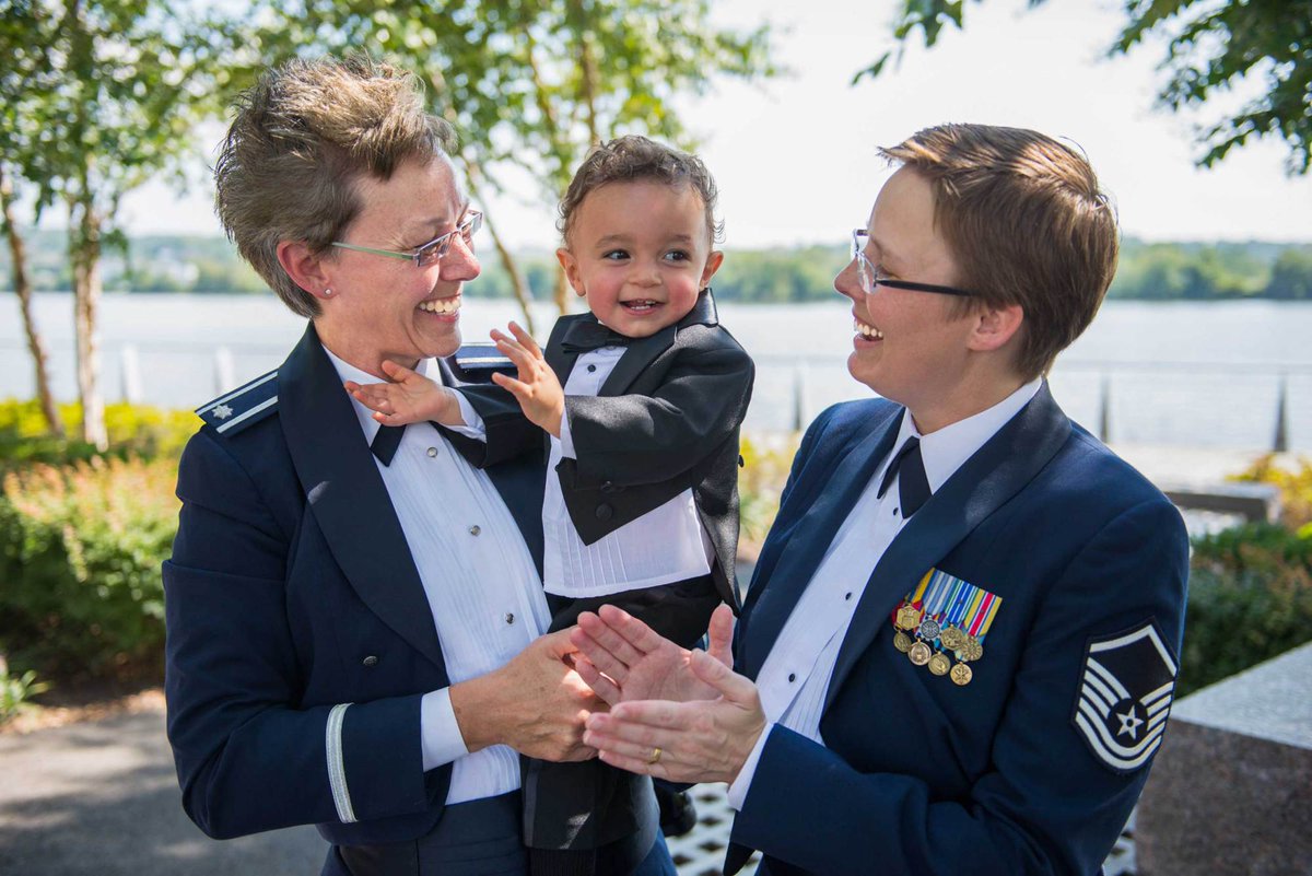 TIME's tweet image. &quot;How we fell in love during Don&apos;t Ask Don&apos;t Tell&quot; #TIMEVets Photo: Nikki Puccio ti.me/10QPAH8