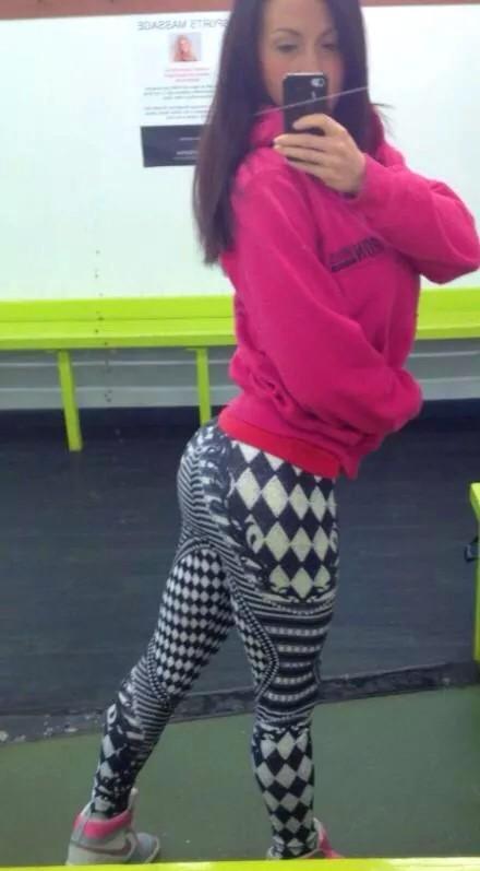 IRONCANDI's tweet photo. @charlybarl83 always looks beautiful in her Harlequins! We think she sleeps in them... #CandiAddiction 💪🎀 http://t.co/3N2UDyE68w