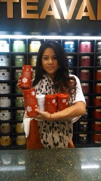 LadyGray2006's tweet image. Come to Fair Oaks and get some #gingerbread and #wcp tins while they last! @JennaBerthiaume @Lo_Pinay #teavanapartner