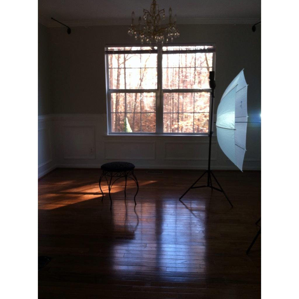 FocusInLLC's tweet photo. Behind the scenes from a boudoir shoot this morning! #focusin #photography http://t.co/mkNR6P2uPF