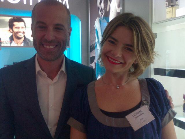 Myrna_PR's tweet photo. ARRANCO EL GRAN CONCURSO!! #luxexperience  Nuevo integrante de L'Oreal: Adivina con quien estoy en la foto!! http://t.co/utLvqmm8Pe