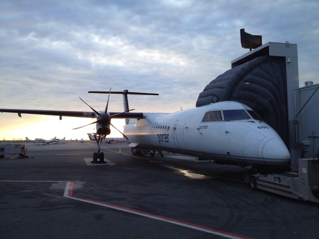 Amazing sky from Billy Bishop #Toronto airport with <a href="/porterairlines/">Porter Airlines</a> !