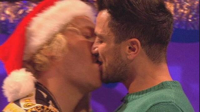 LeahAllen_96's tweet photo. @lemontwittor @Schofe @MrPeterAndre @ollyofficial @RuthieeL this makes me happy, just because of last time✌️ http://t.co/0BvplmVMP8
