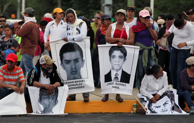 Latina's tweet photo. #YaMeCanse: What you need to know about the 43 students murdered in Mexico: http://t.co/VQSbyDjWhX http://t.co/I0nkyjlcCY