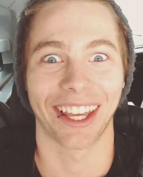 5sosdrawnbadly tweet picture