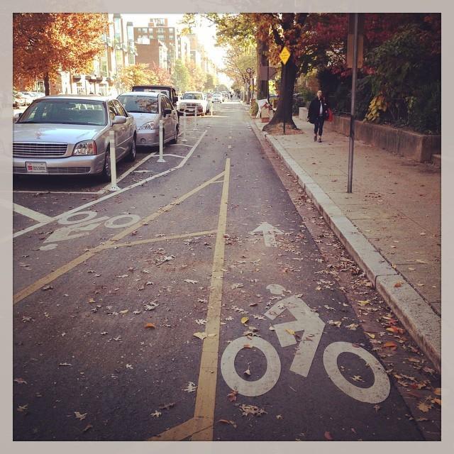 BikeandRollDC's tweet photo. Thank you @dcpdw for sweeping leafs from the bike lane! #bikedc #15thst #bikelane #dcdpw... http://t.co/hgr4y8uW0z http://t.co/wjekHZAa40