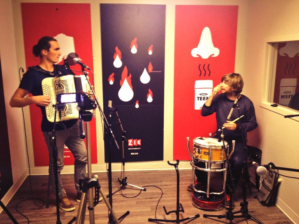 leocasrecords's tweet photo. @BATpointG Cession acoustique pour @zik_ca bientôt en ligne.... #promo #CCF14 @sixmedia @coupdecoeurF #BATpointG http://t.co/Gam07ceiUn