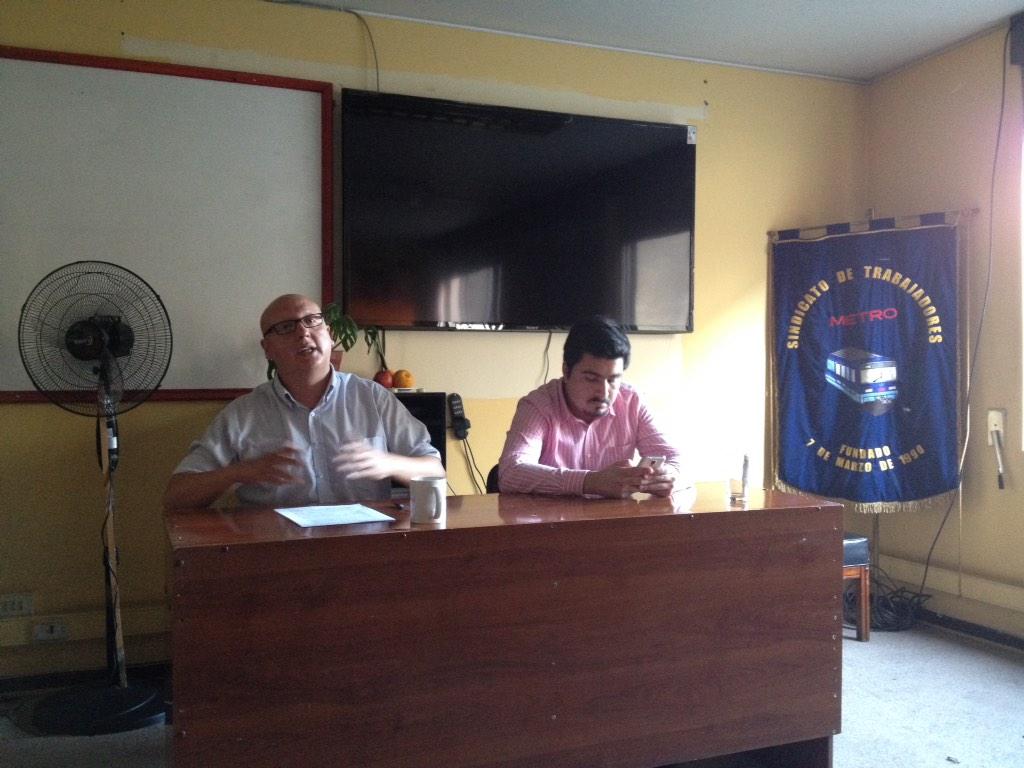 FIELChile's tweet photo. Se desarrolla mesa de conversación laboral "Plan Laboral de Jose Piñera: reformas para iniciar su caída " http://t.co/EGjxl7lCAe