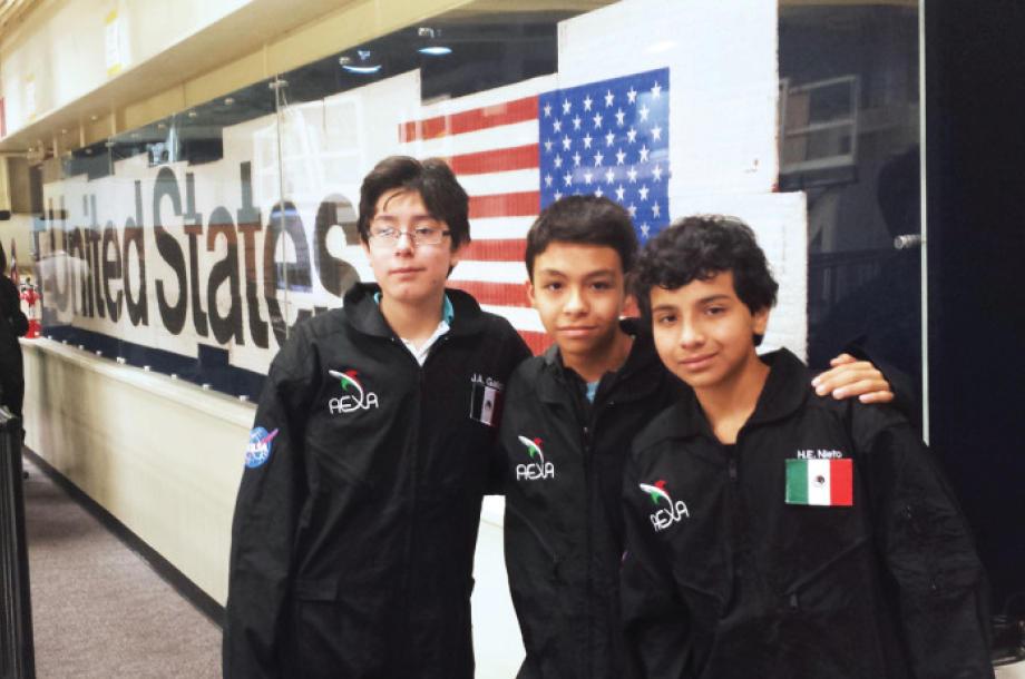 Reporte_Indigo's tweet photo. Estudiantes mexicanos de #robótica ganan 1° y 2° lugar de un torneo realizado en la #NASA. http://t.co/PDh7hafznp http://t.co/P7GjN9iYej