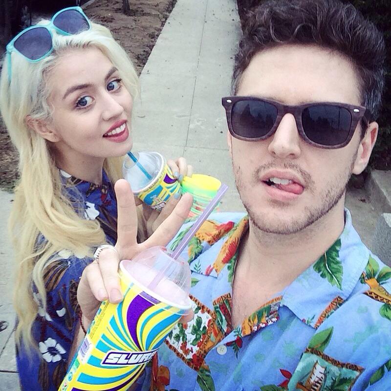 maxenemagalona's tweet photo. Too cute! Welcome back!!! RT @alliharvard: we are just a couple of palm trees trying to make it back to manila~🌴🌴 http://t.co/gmgkjXKTz8