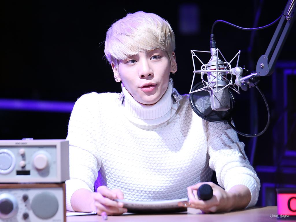 141021 Jonghyun @ Blue NIght Special Event - Estudio Abierto  B2Ma-CECEAAPERp