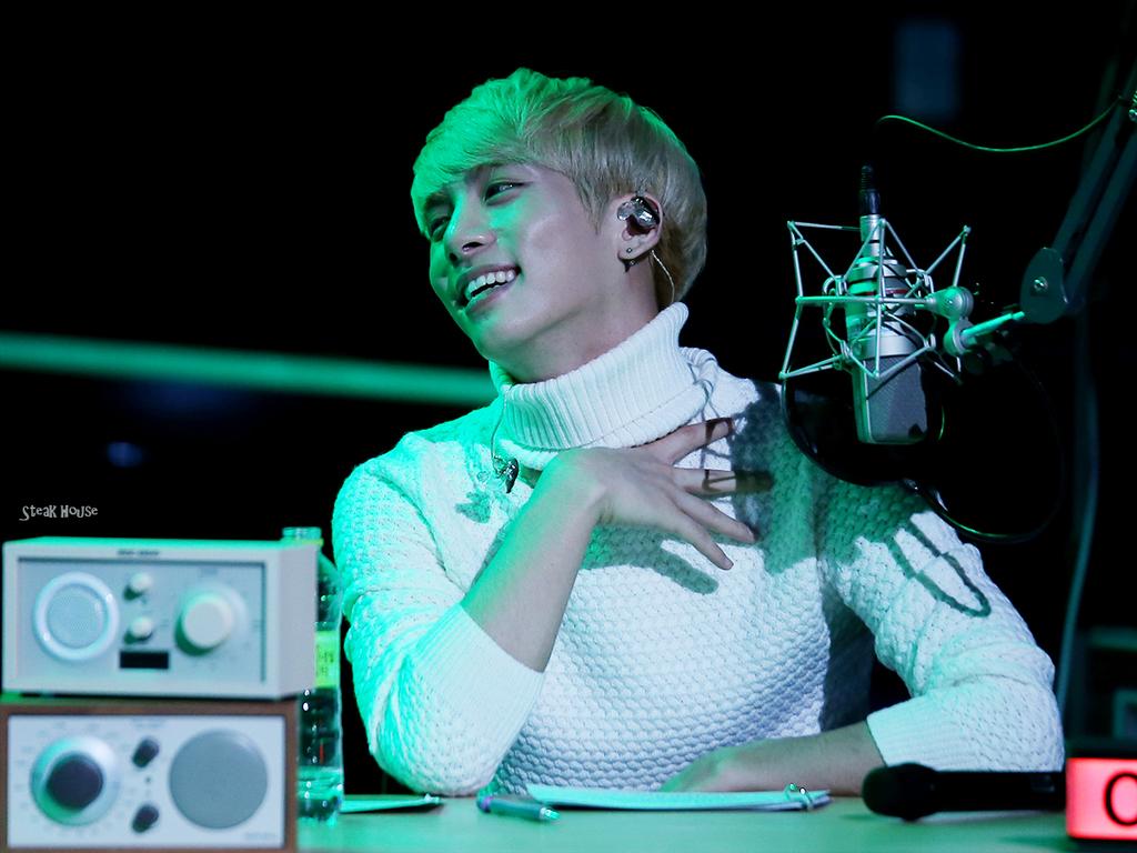 141021 Jonghyun @ Blue NIght Special Event - Estudio Abierto  B2Ma-_ZCMAA0I6p