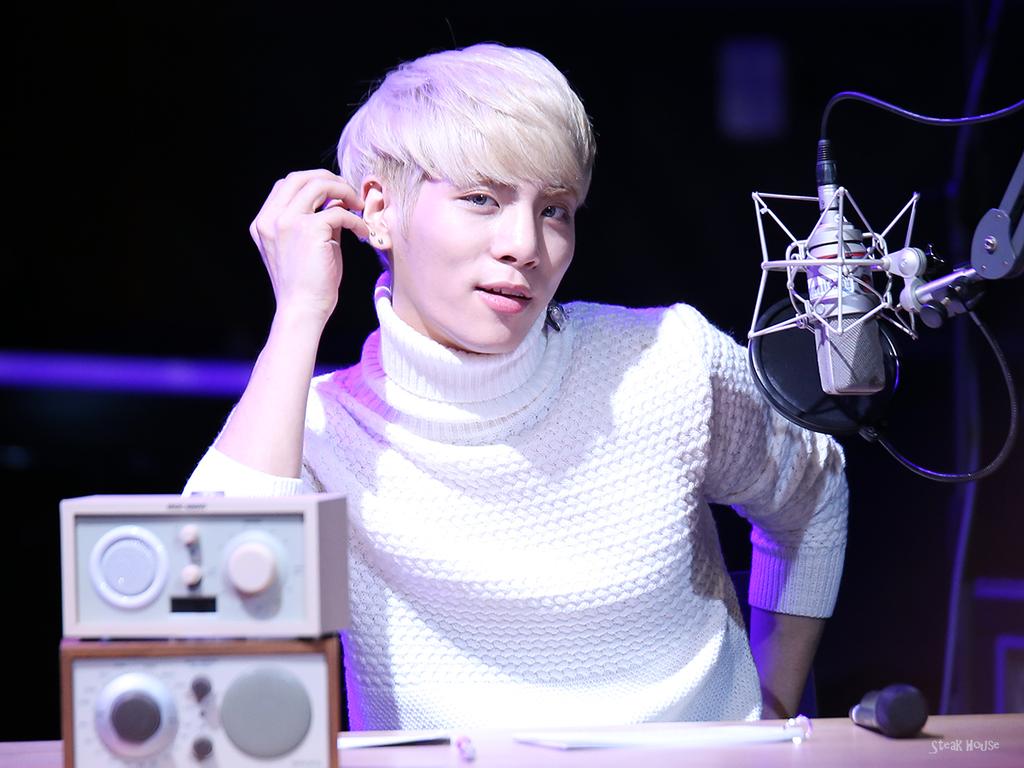 141021 Jonghyun @ Blue NIght Special Event - Estudio Abierto  B2Ma-gECQAAvLK8