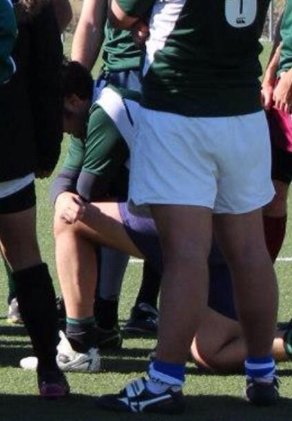 UamRugby's tweet photo. Algunos jugadores rezaban para que les sacarán en el descanso pero luego tuvieron premio http://t.co/Cx8EXFlve9