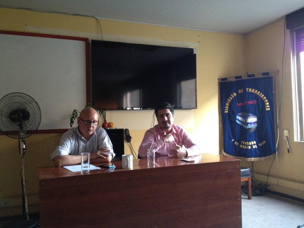 FIELChile's tweet photo. Ahora, abogado Pablo Zenteno detalla necesidad: "en Chile no está consagrado el derecho fundamental a huelga" http://t.co/KVE5B80f8Q