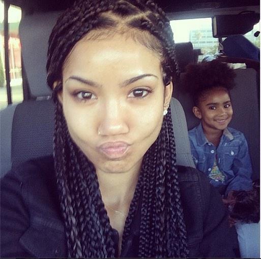 Colormetiff_'s tweet photo. Jhene aiko and her Daughter ☺️😍❤️ http://t.co/J9hJUpL69z
