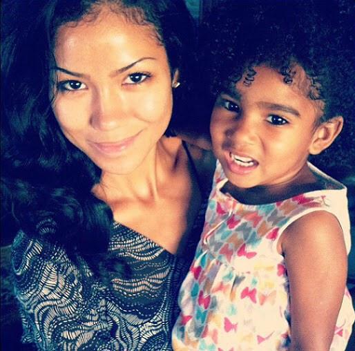 Colormetiff_'s tweet photo. Jhene aiko and her Daughter ☺️😍❤️ http://t.co/J9hJUpL69z