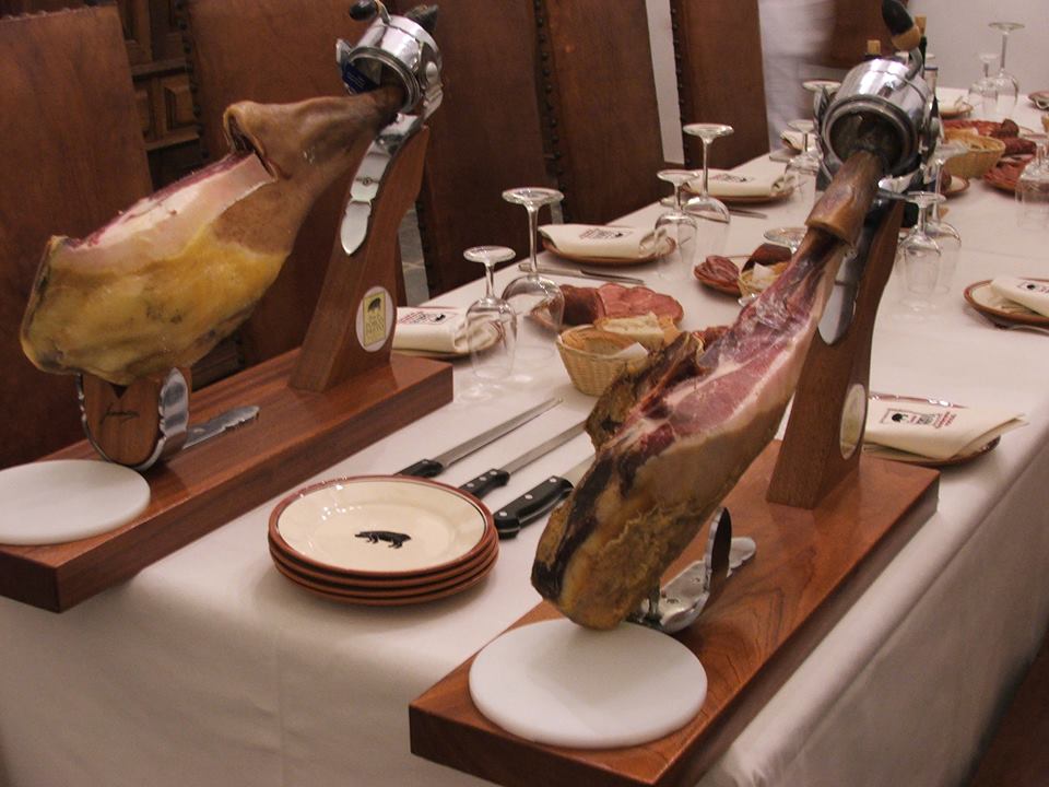 Heb jij de flinterdunne gedroogde ham van het Alentejaanse zwarte varken al geproefd? #Portugal #blackpork