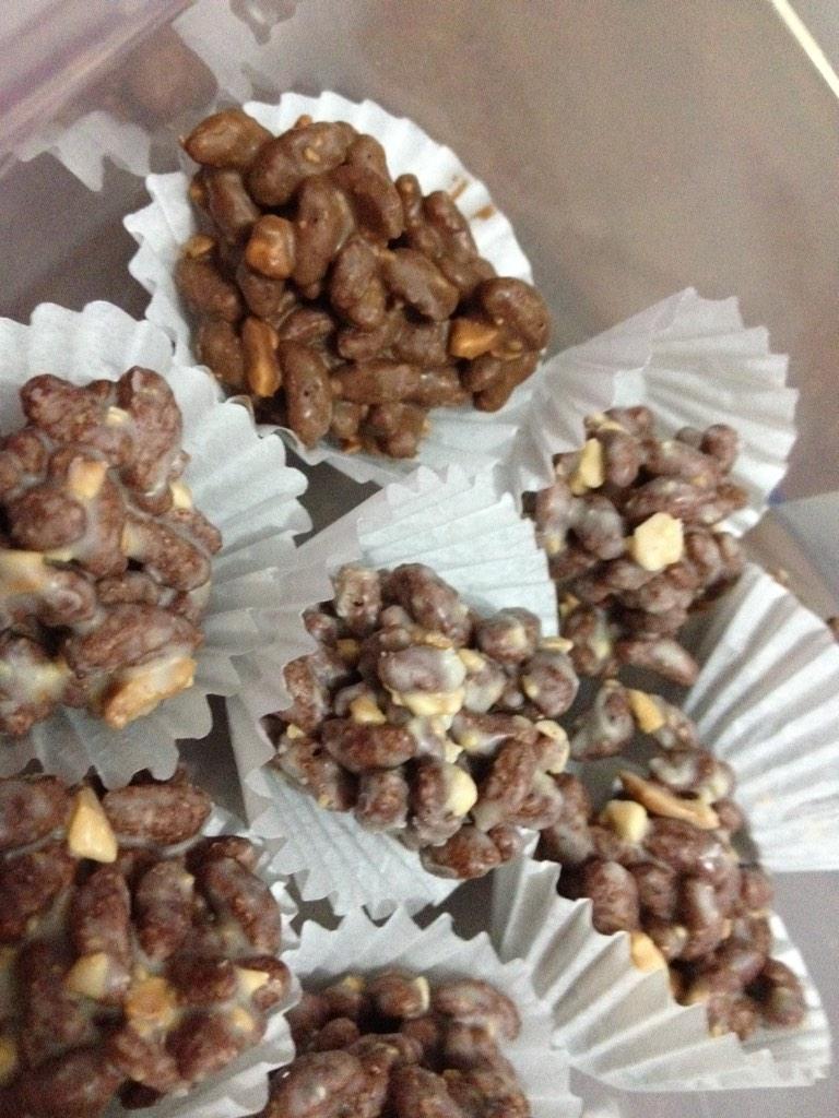 1991Micky's tweet photo. Que rico estos postrecitos, muchas gracias @BR_Isaaa y @BelCriiSRet . Ñammm http://t.co/lbM9UttrMD