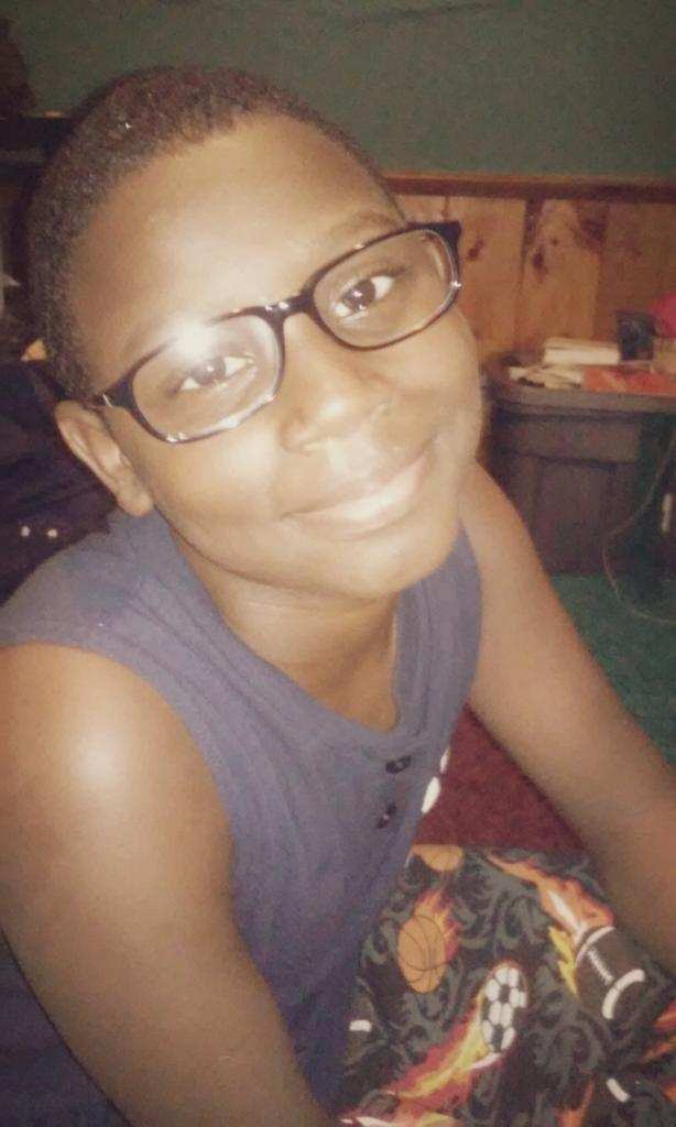 cc4e8978d22d4ec's tweet photo. Baby boy has glasses now😜😜😜😜😜 http://t.co/vZMffHMjYZ