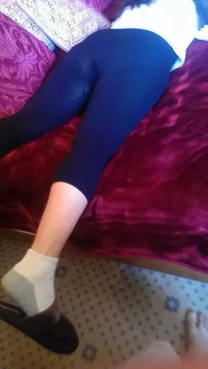 مين بحب ينيكني من طيزي بدي زب يكووون كبير منشان يشبعني اااااه